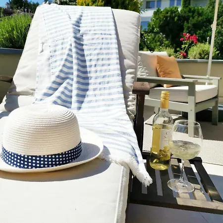 Апартаменты Grand Terrace With Ac & Heating