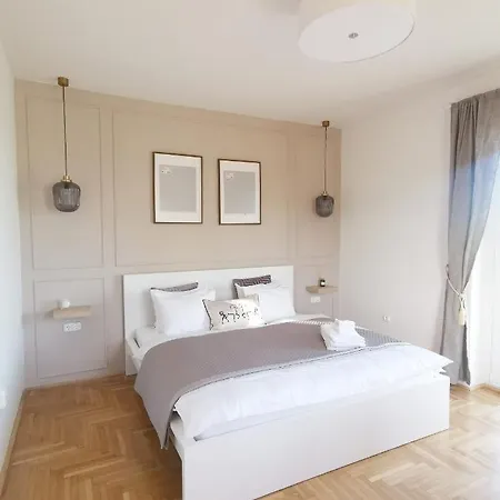 Апартаменты Grand Terrace With Ac & Heating